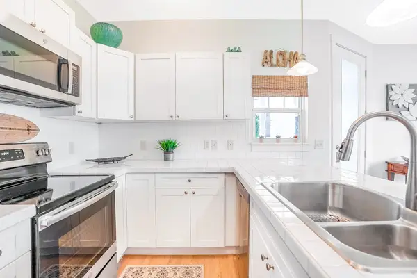Modern Kitchen with Stainless Steel Appliances