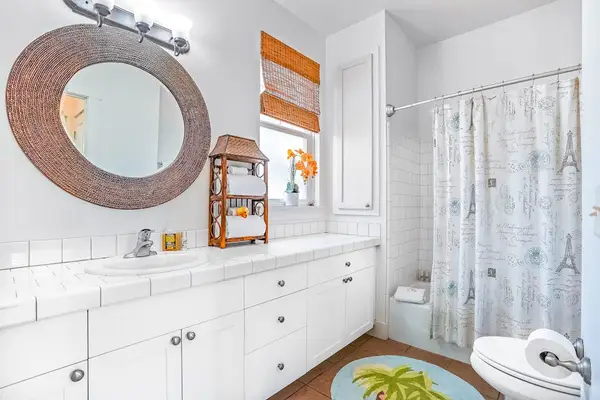 Bright Guest Bathroom with Modern Finishes