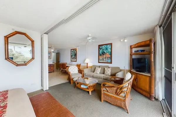 Gather together while enjoying Maui sunshine through large windows