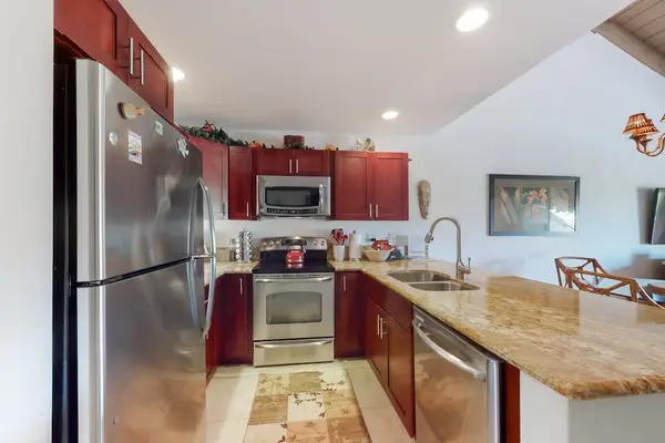 Chef Ready Kitchen With Spacious Island
