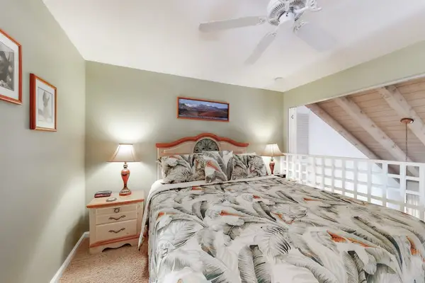 Cozy Guest Retreat Beneath Vaulted Ceilings