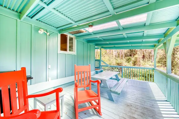Spacious Covered Lanai For Outdoor Dining