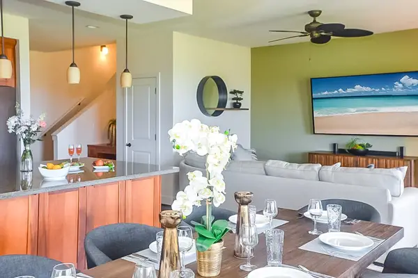 Dine in Relaxed Island Comfort