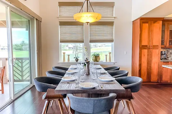 Relax over dinner while enjoying tropical scenery