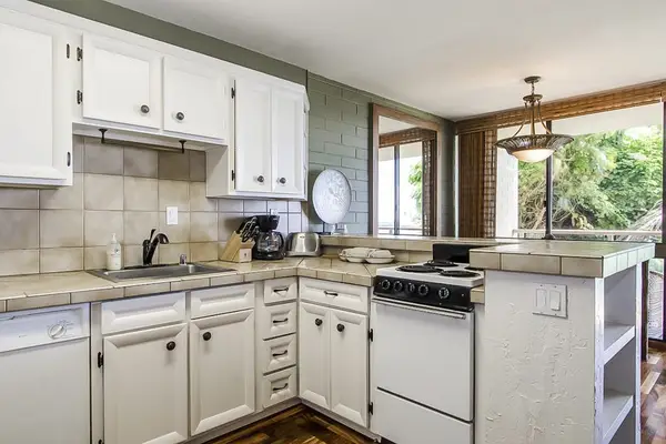 Fully stocked kitchen so you enjoy a nice dinner in, after a long day.