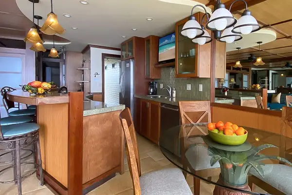 Open air kitchen so that you are always with your guests.
