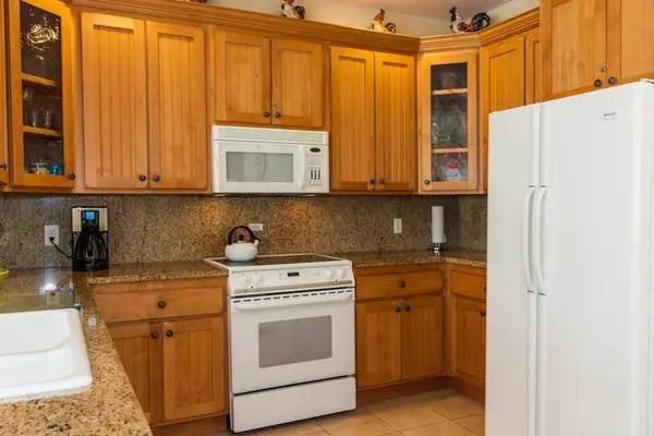 Fully equipped kitchen for family cooking together