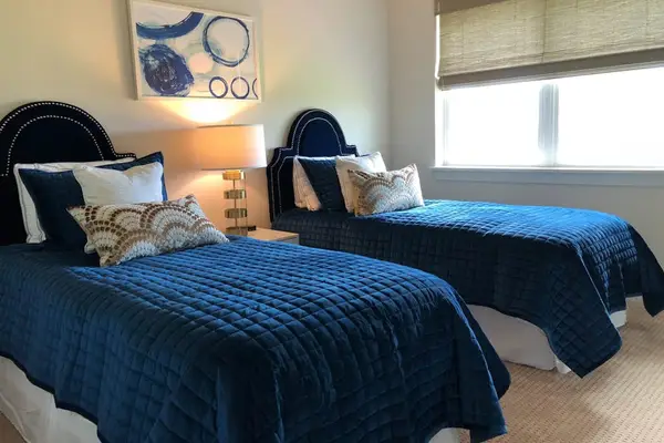 Second bedroom with two twin beds for flexible sleeping
