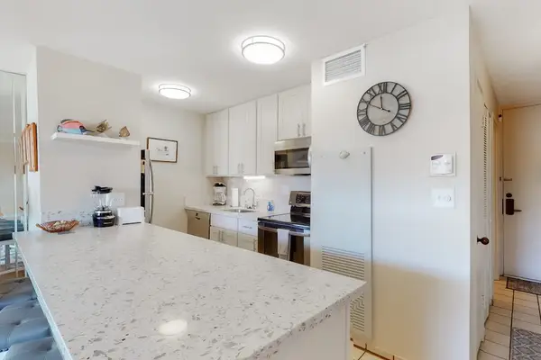 Modern Kitchen With Island Style