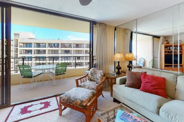 Sunlit Space With Private Lanai