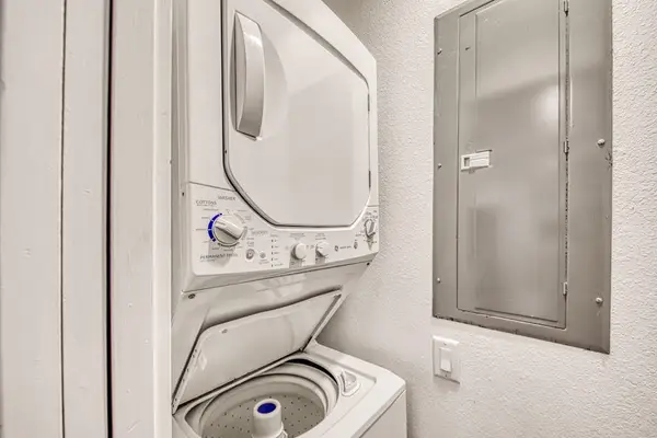 In Unit Washer And Dryer For Easy Stays