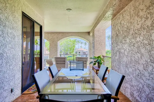 Covered Outdoor Dining With Island Breeze