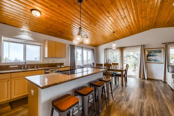 Chef's Kitchen With Breakfast Bar