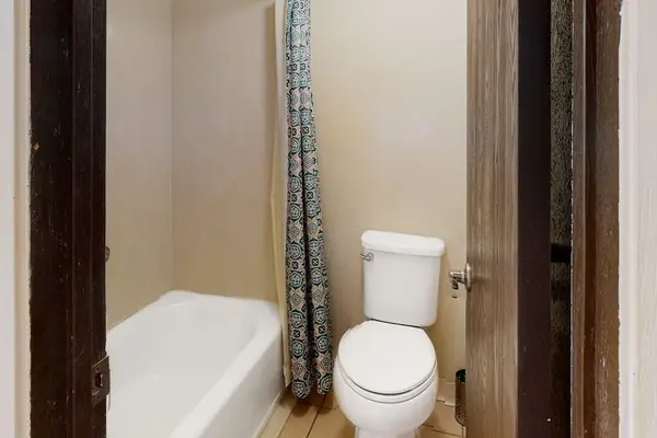 Full Bath With Tub And Shower Combo