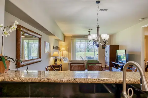Open kitchen with breakfast bar