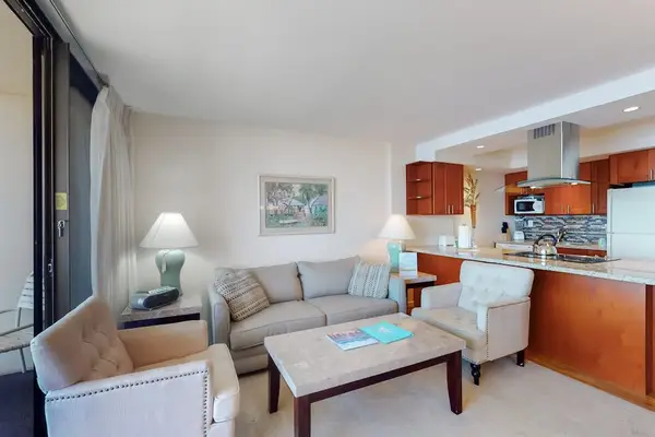 Open Concept Island Retreat