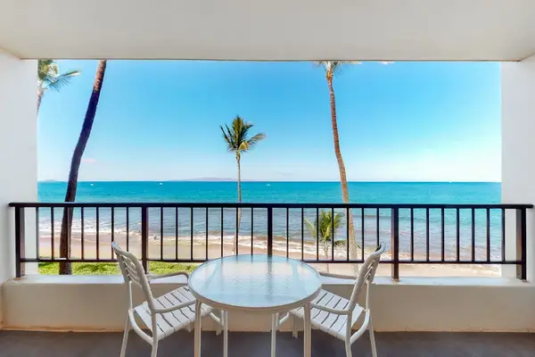 Oceanfront Balcony For Two