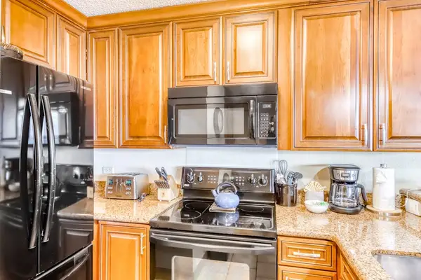 Fully Equipped Kitchen For Island Feasts
