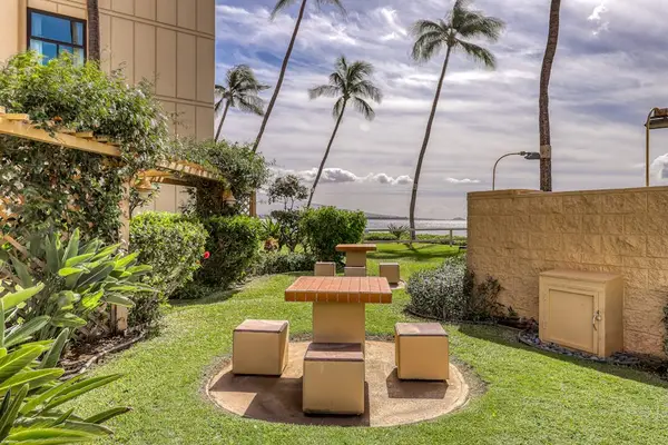 Secluded Picnic Nook For Al Fresco Island Lunches