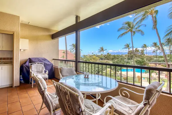 Oceanview lanai for outdoor dining