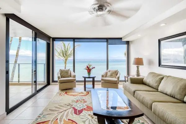 Panoramic Oceanfront Living Retreat