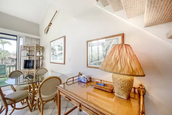 Charming Dining Nook With Tropical Touches