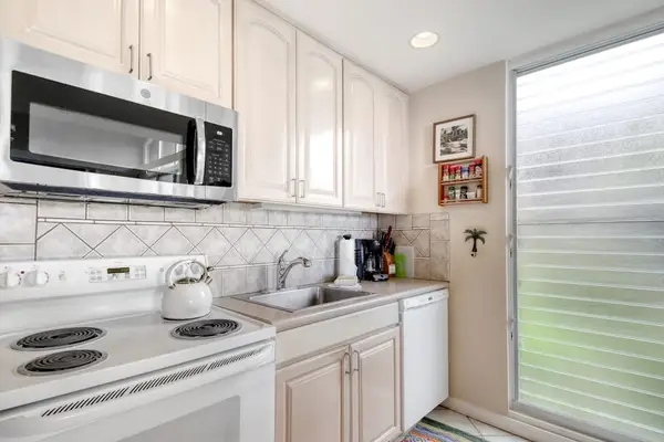 Well Equipped Kitchen For Easy Dining