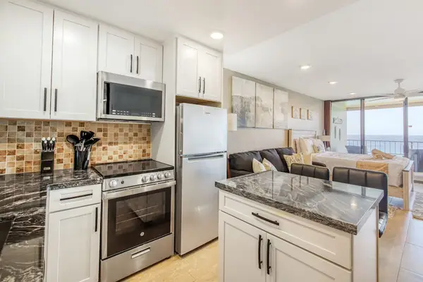 Fully Equipped Kitchenette For Island Feasts