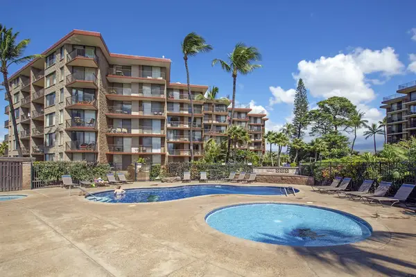 Resort-style pool perfect for relaxing under the Hawaiian sun