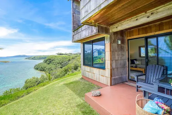 Exterior profile of Sealodge showing the private lanai and dramatic oceanfront cliff position
