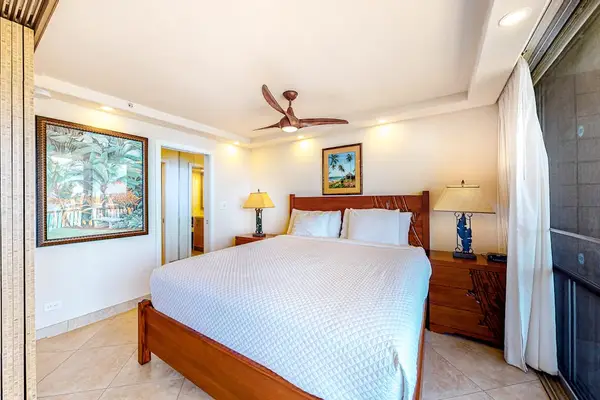 Comfortable king suite with scenic island views