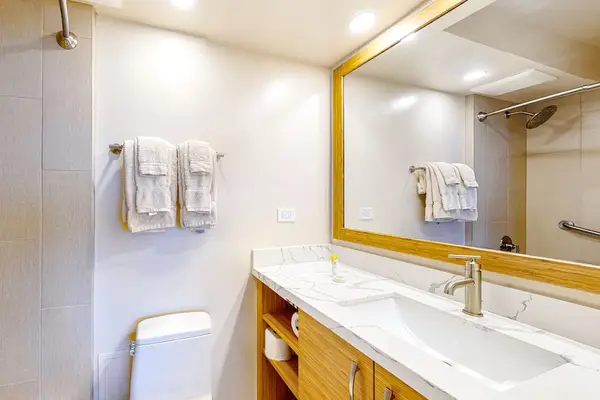 Freshen up in this bright, modern bathroom