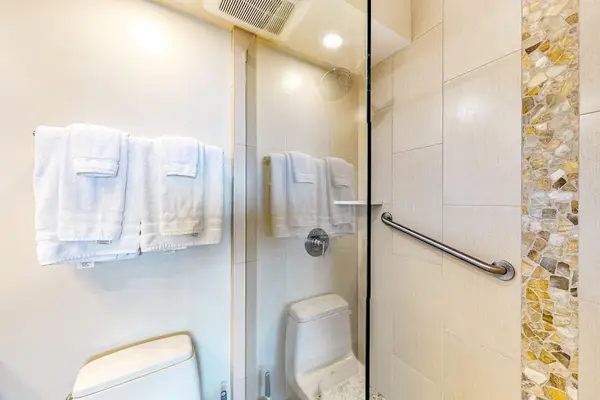 Bright finishes create a relaxing atmosphere