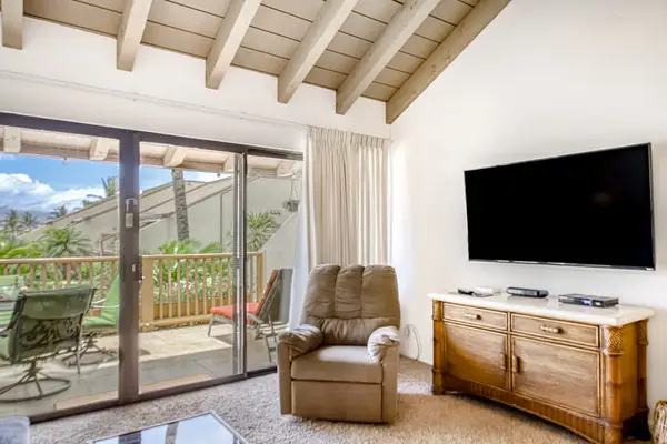 Comfortable seating with easy lanai access