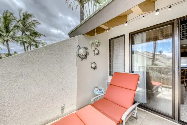 Private lanai with comfortable lounge seating