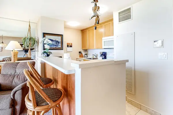 Open Kitchen Breakfast Bar For Casual Meals Together