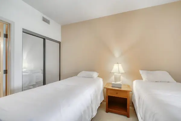 Bright Twin Bedroom With Cozy Comfort