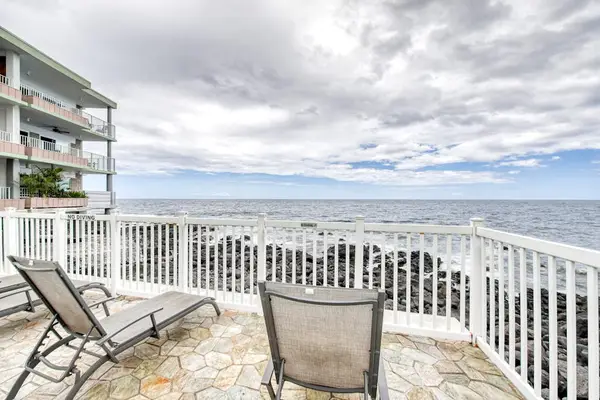 Oceanfront Sun Deck Area with Lounge Chairs overlooking the Pacific Ocean