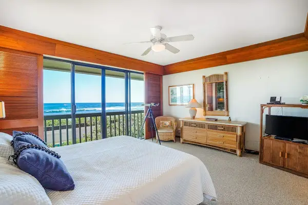 Second bedroom with one king bed for flexible sleeping