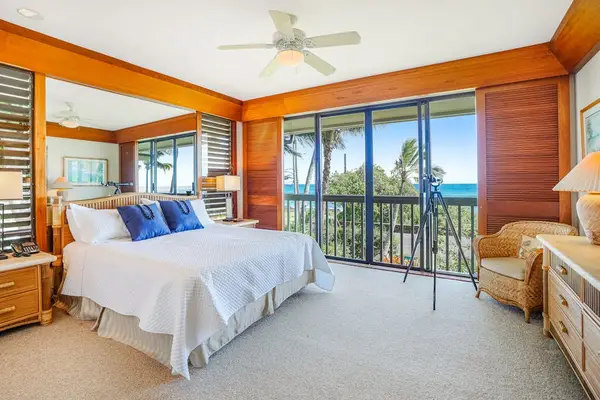 Bright sleeping space with cozy beds for every guest