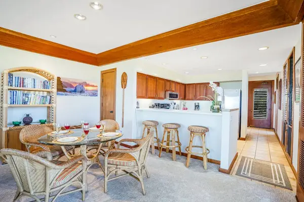 Enjoy every meal in relaxed island-inspired surroundings