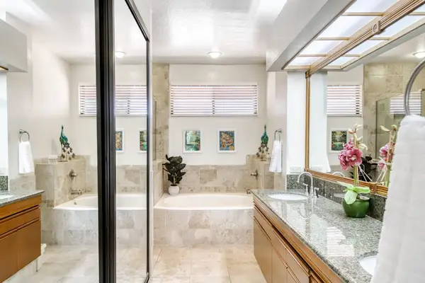 Luxury Spa Bathroom With Soaking Tub