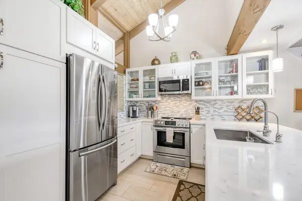 Fully equipped kitchen for easy cooking