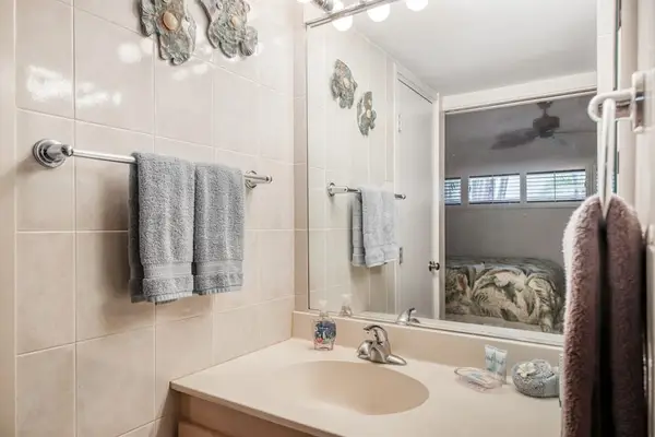 Fresh And Bright Bathroom Retreat