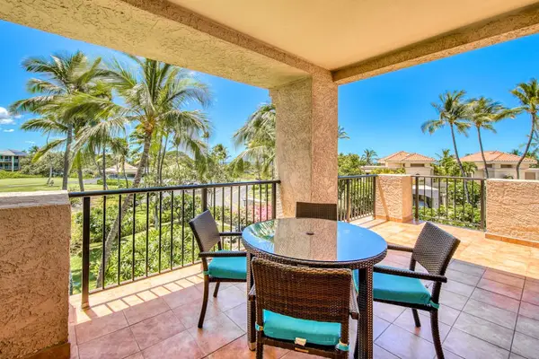 Outdoor Dining With Stunning Island Views