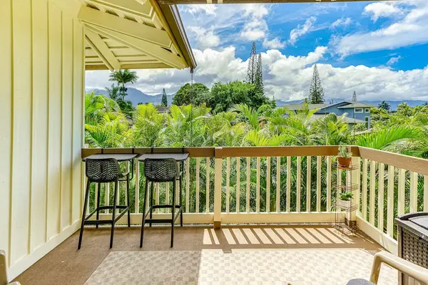 Breezy Lanai With Mountain Views