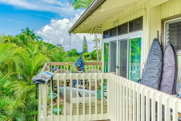 Tropical Lanai Escape With Island Views