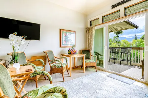 Sunlit Dining Space With Lanai Access