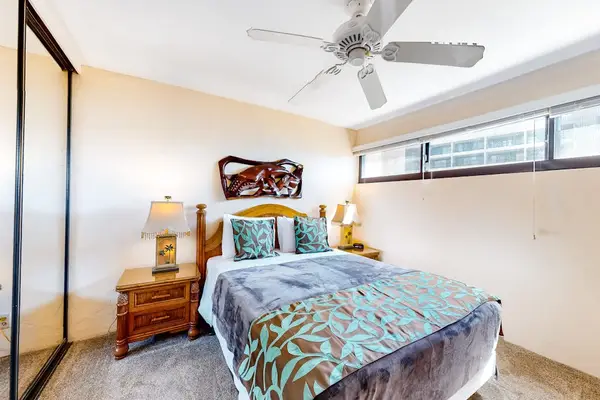 Restful Queen Sanctuary Wrapped In Soft Coastal Tones