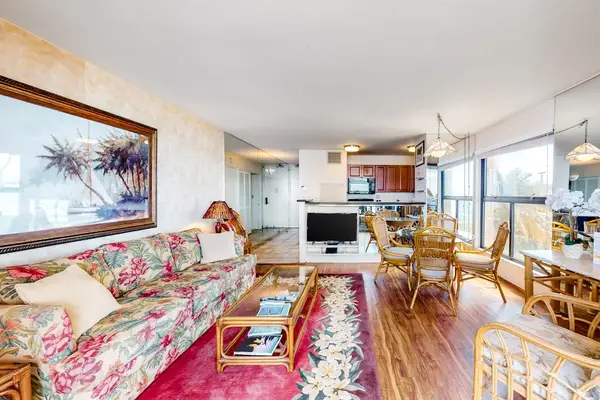 Expansive Great Room Blending Comfort And Island Charm